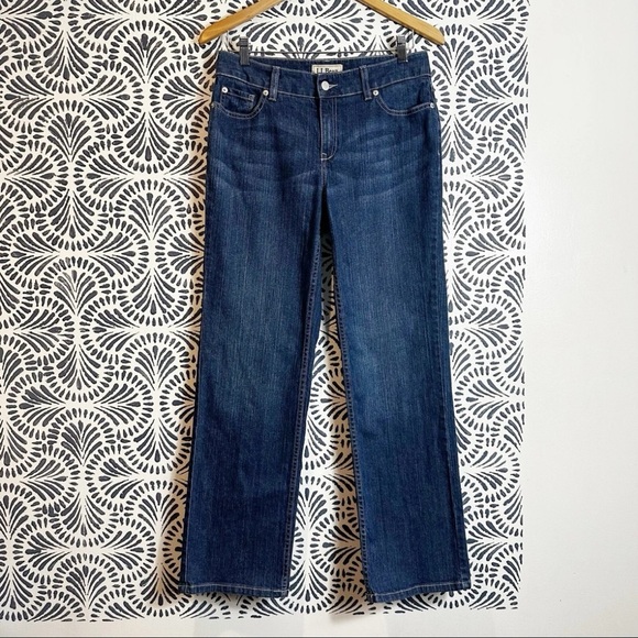 L.L. Bean Favorite Fit Straight Leg Denim Jeans - Picture 1 of 14
